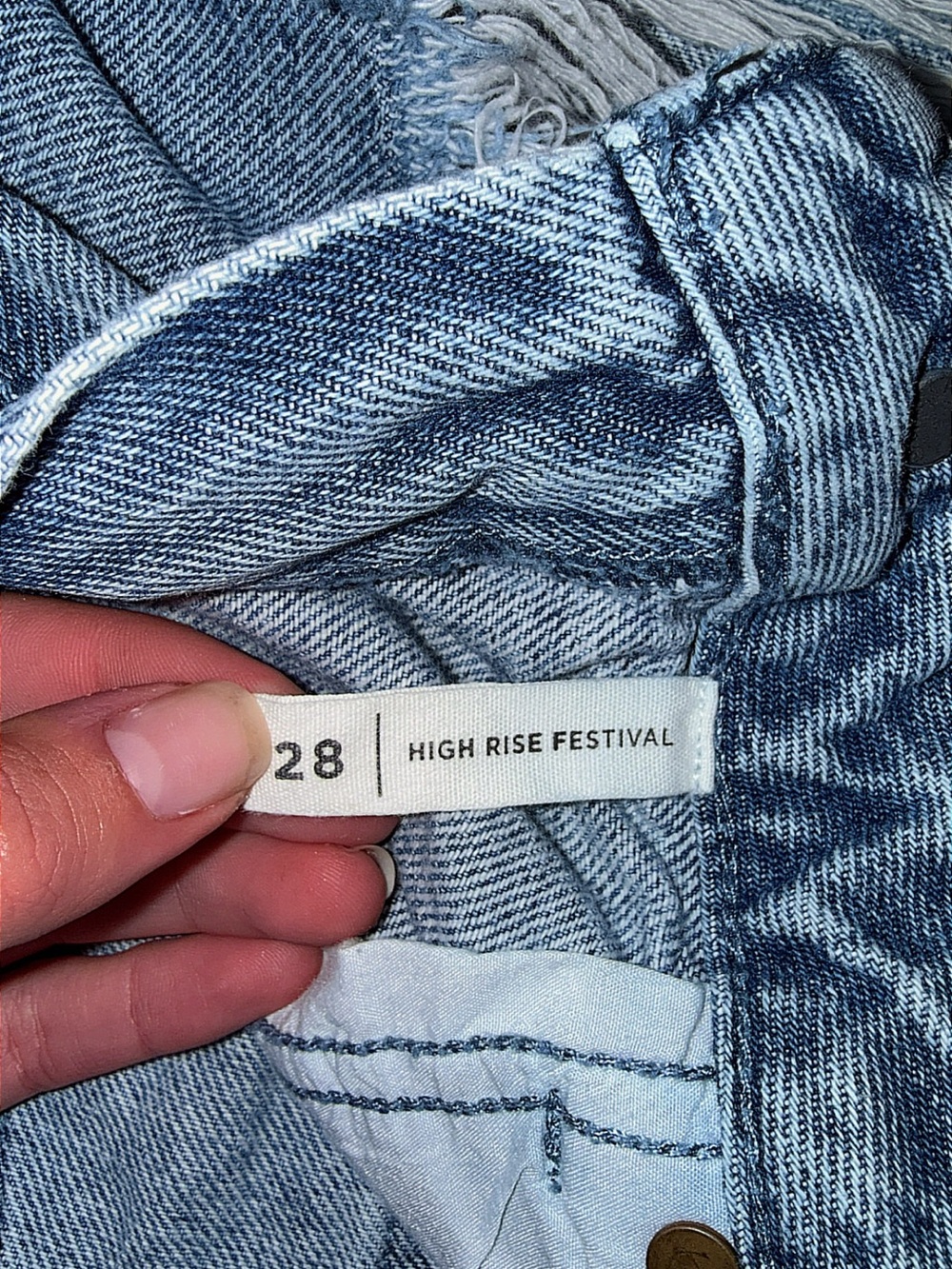 Excellent PACSUN HIGH RISE FESTIVAL Women’s Size 28 Distressed Denim Short - Picture 4 of 10